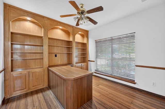512 Renfro Court, Irving, TX 75063
