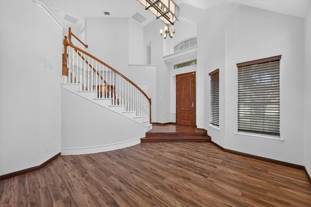 512 Renfro Court, Irving, TX 75063