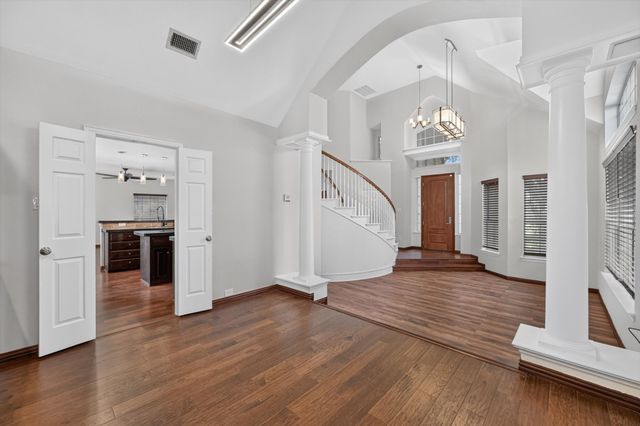 512 Renfro Court, Irving, TX 75063