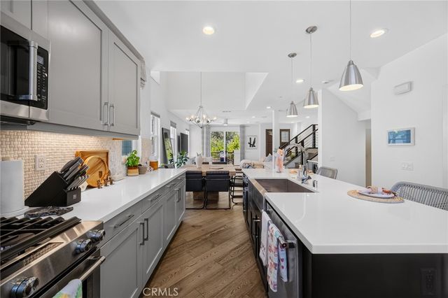 1687 Grand View, Costa Mesa, CA 92627