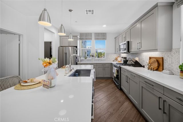 1687 Grand View, Costa Mesa, CA 92627