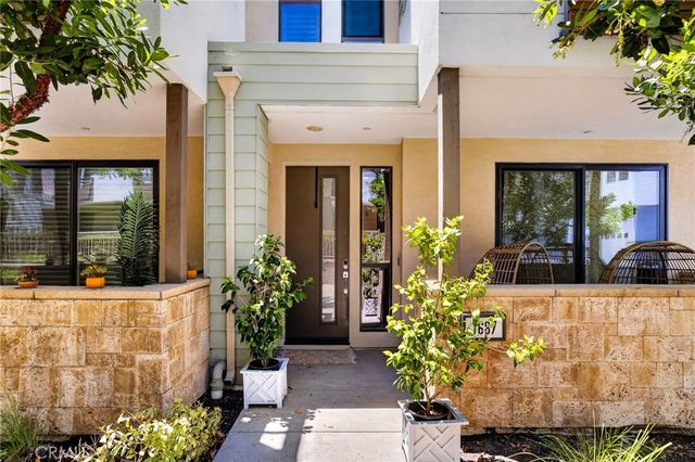 1687 Grand View, Costa Mesa, CA 92627