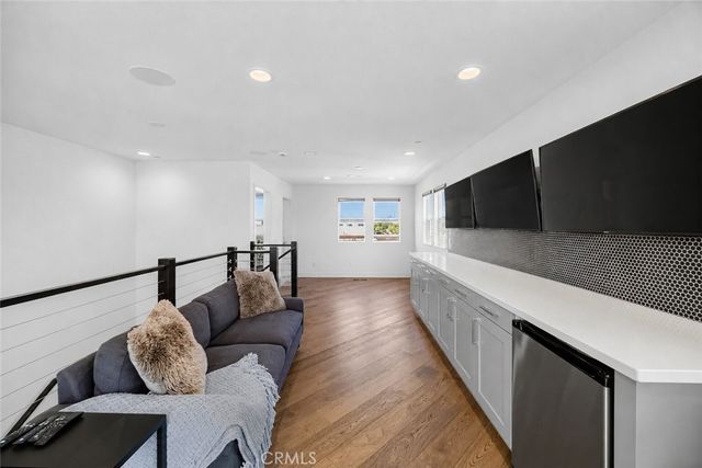 1687 Grand View, Costa Mesa, CA 92627