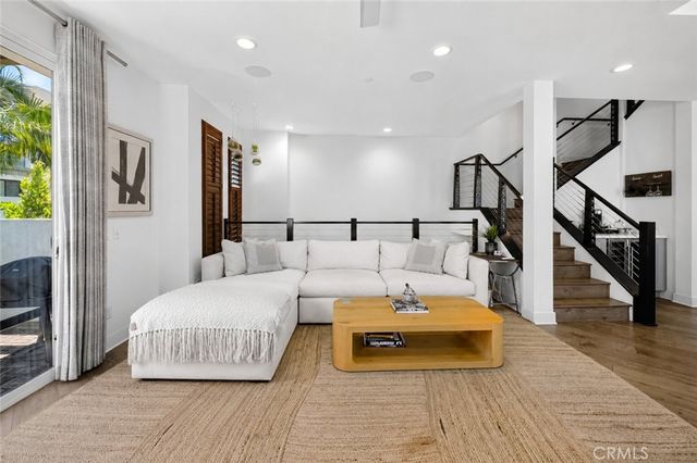 1687 Grand View, Costa Mesa, CA 92627