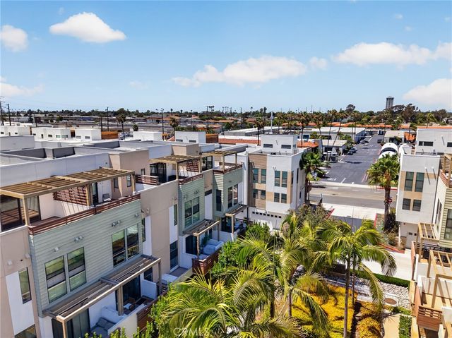 1687 Grand View, Costa Mesa, CA 92627