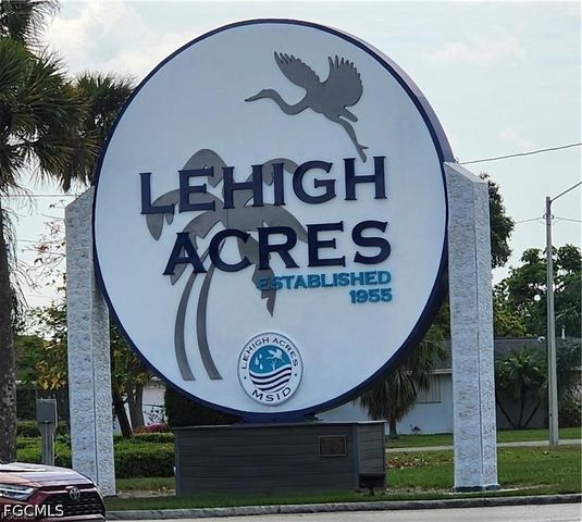 1107 S Loop BLVD, Lehigh Acres, FL 33936