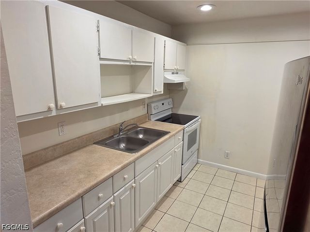 1107 S Loop BLVD, Lehigh Acres, FL 33936
