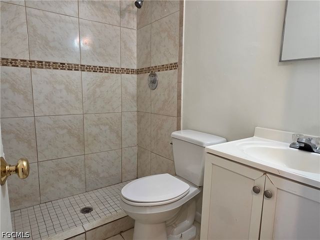 1107 S Loop BLVD, Lehigh Acres, FL 33936