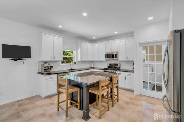 4 Scott Drive, Monroe, NJ 08831
