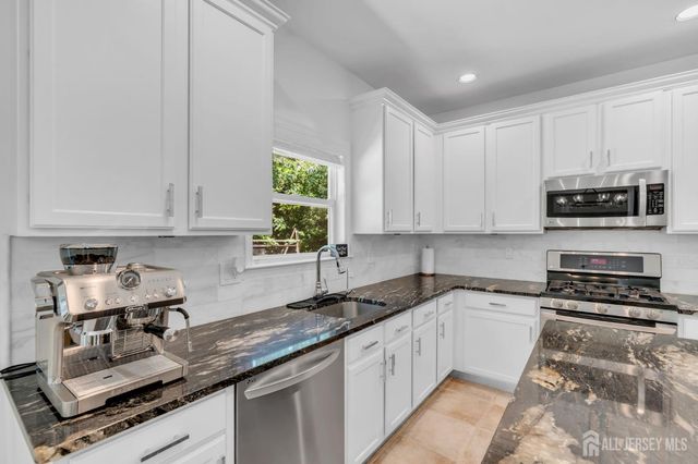 4 Scott Drive, Monroe, NJ 08831