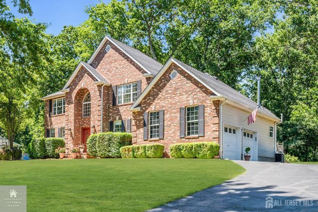 4 Scott Drive, Monroe, NJ 08831