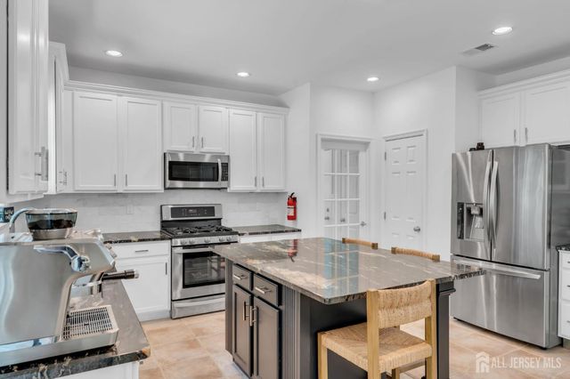 4 Scott Drive, Monroe, NJ 08831