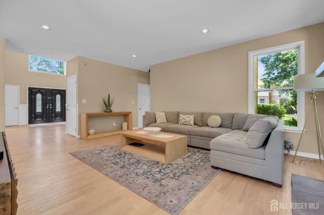 4 Scott Drive, Monroe, NJ 08831