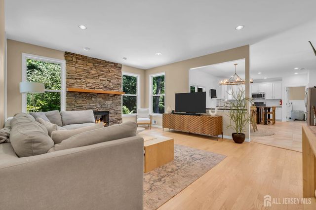 4 Scott Drive, Monroe, NJ 08831