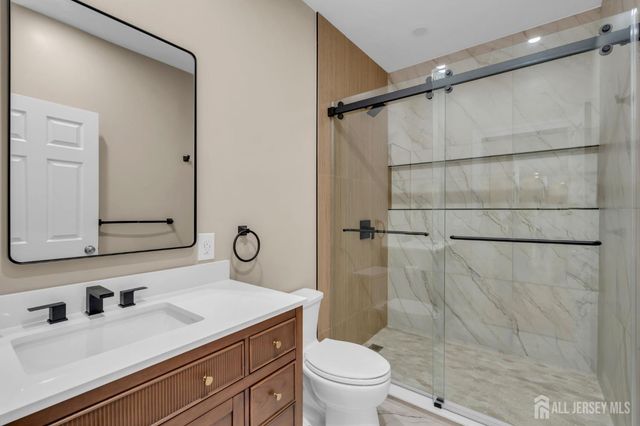 4 Scott Drive, Monroe, NJ 08831