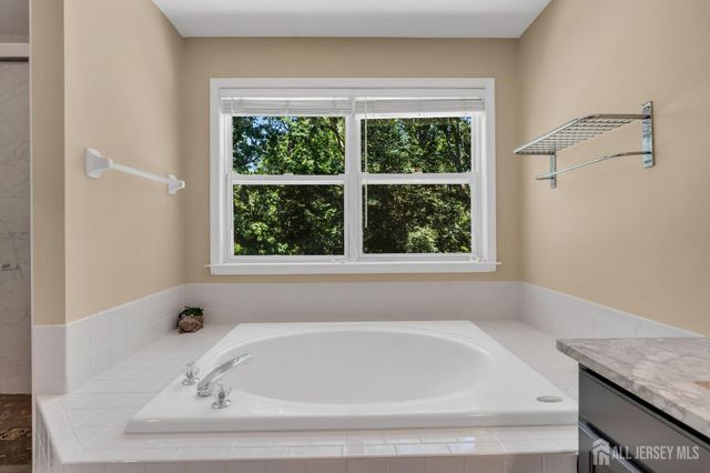 4 Scott Drive, Monroe, NJ 08831