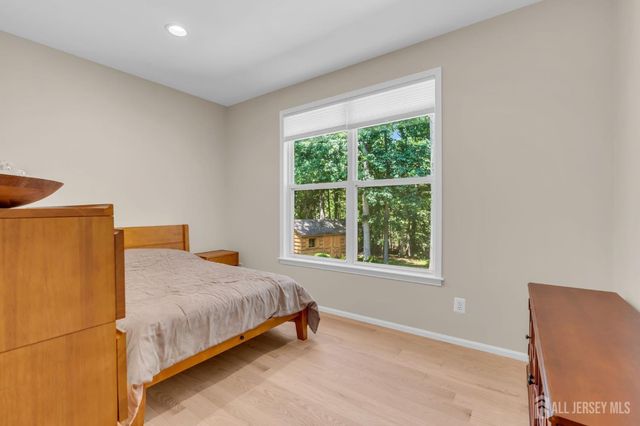 4 Scott Drive, Monroe, NJ 08831