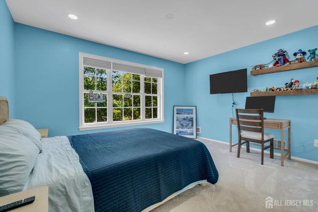 4 Scott Drive, Monroe, NJ 08831