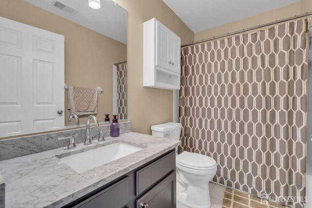4 Scott Drive, Monroe, NJ 08831