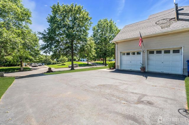 4 Scott Drive, Monroe, NJ 08831