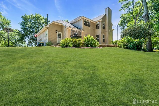 4 Scott Drive, Monroe, NJ 08831