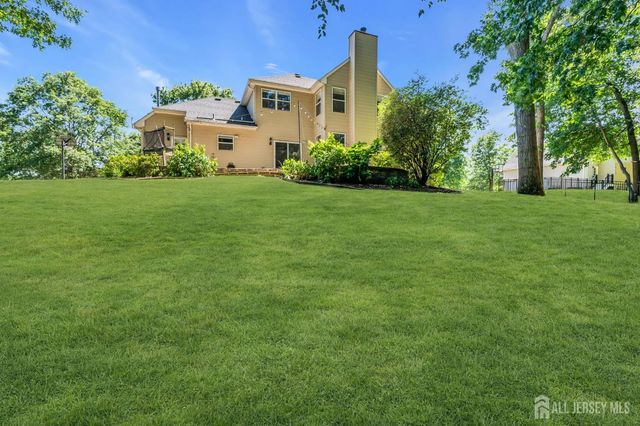 4 Scott Drive, Monroe, NJ 08831