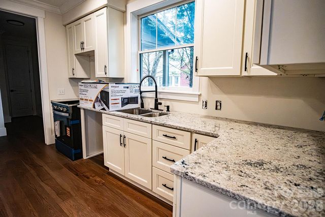 10 McMurray Lane, Black Mountain, NC 28711