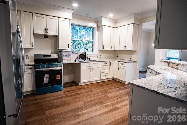 10 McMurray Lane, Black Mountain, NC 28711