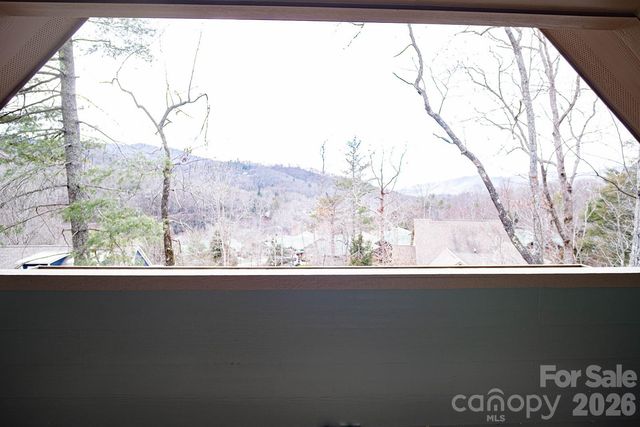 10 McMurray Lane, Black Mountain, NC 28711