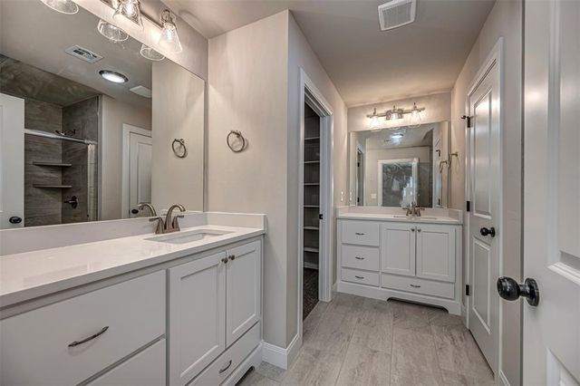 1948 W Crossbow Way, Mustang, OK 73064