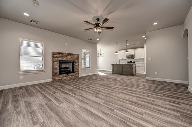 1948 W Crossbow Way, Mustang, OK 73064