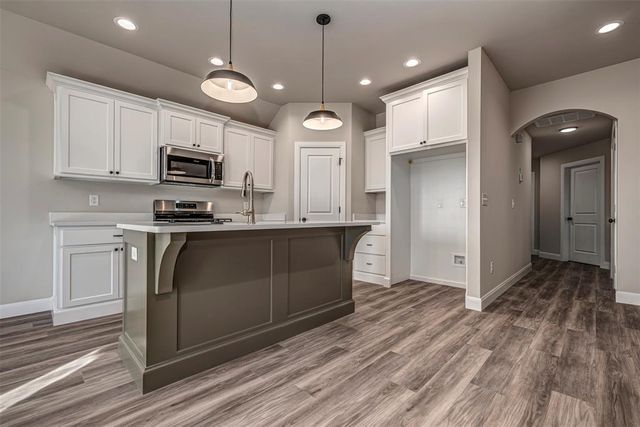 1948 W Crossbow Way, Mustang, OK 73064