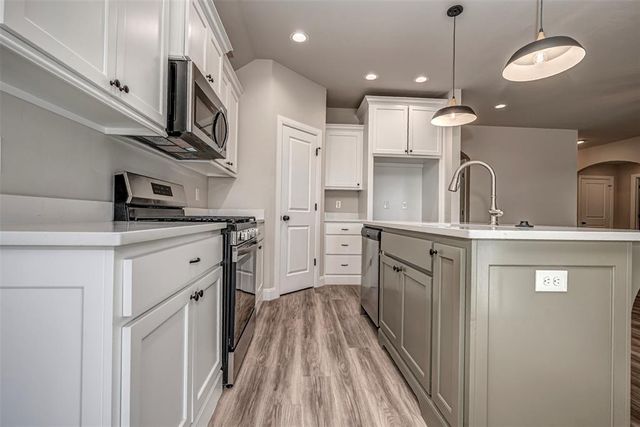 1948 W Crossbow Way, Mustang, OK 73064