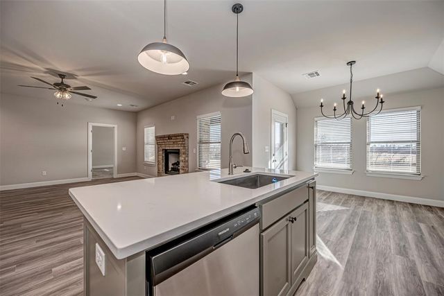 1948 W Crossbow Way, Mustang, OK 73064