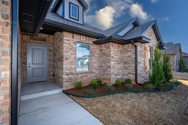 1948 W Crossbow Way, Mustang, OK 73064