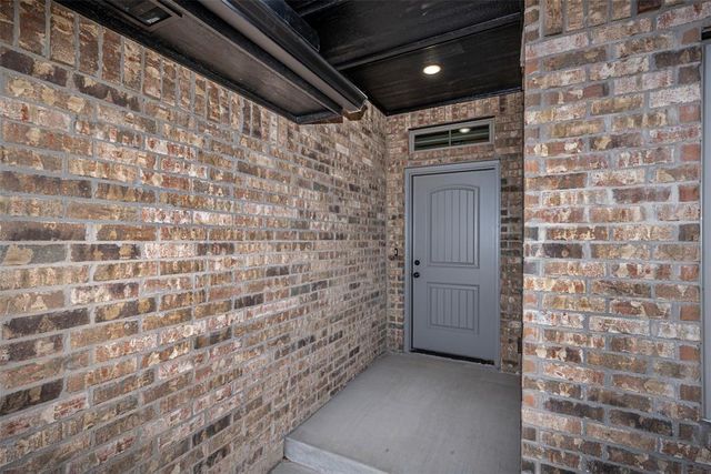 1948 W Crossbow Way, Mustang, OK 73064