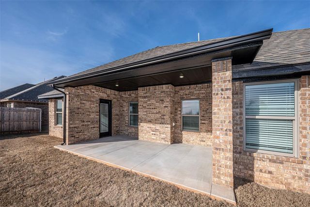 1948 W Crossbow Way, Mustang, OK 73064