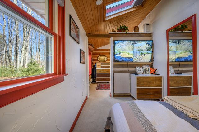 183 Willow Brook LN, Pilot, VA 24138