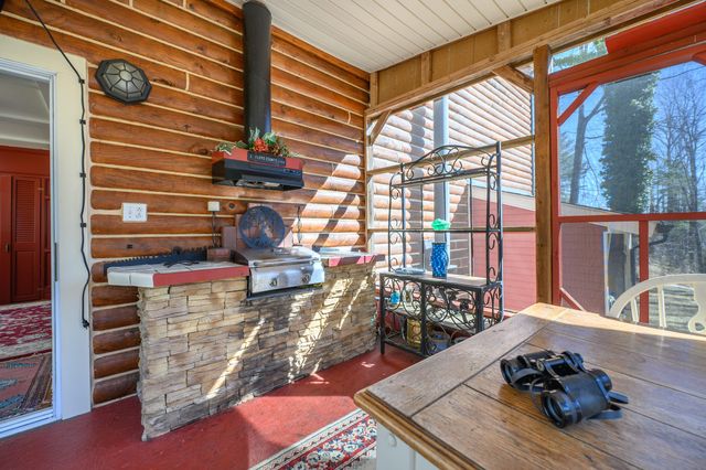 183 Willow Brook LN, Pilot, VA 24138