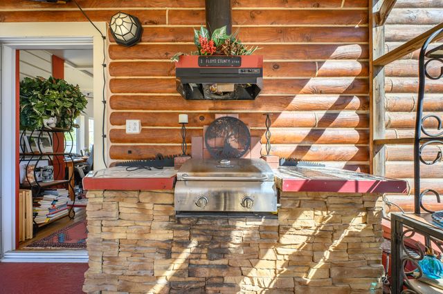 183 Willow Brook LN, Pilot, VA 24138