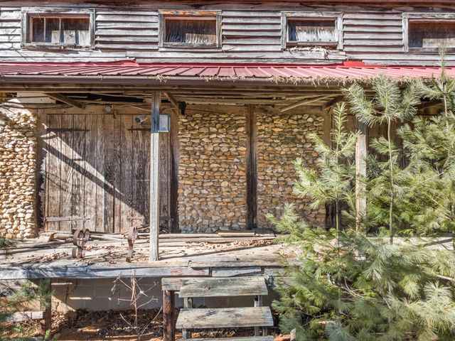 183 Willow Brook LN, Pilot, VA 24138