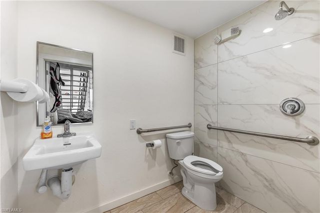 4335 SW 9th AVE unit 7, Cape Coral, FL 33914