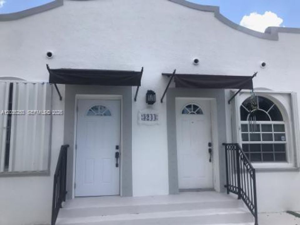 3244 SW 3rd St L, Miami, FL 33135