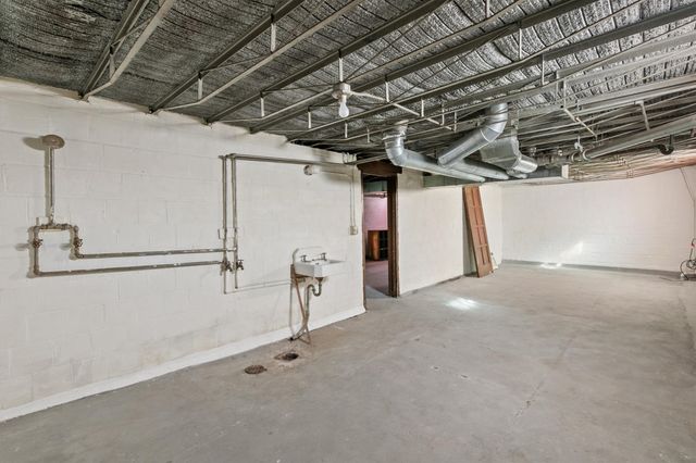 2905 46th Street, Des Moines, IA 50310