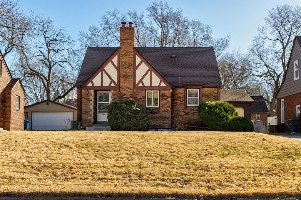 2905 46th Street, Des Moines, IA 50310