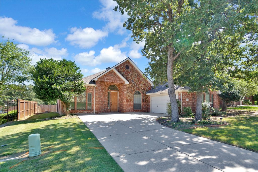 3217 Hidden Springs Drive, Corinth, TX 76210