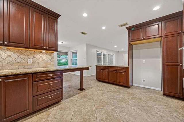 5638 Sanford Road, Houston, TX 77096
