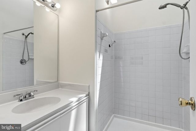 12214 GRASSY HILL CT, Fairfax, VA 22033