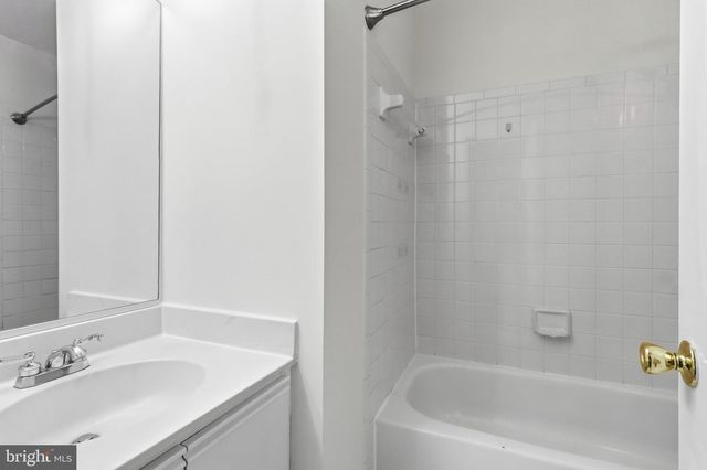 12214 GRASSY HILL CT, Fairfax, VA 22033