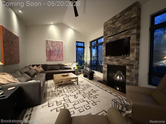 3440 N Squirrel Road, Auburn Hills, MI 48326